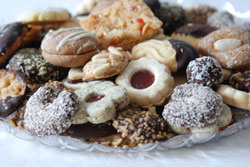 a large plate of cookies